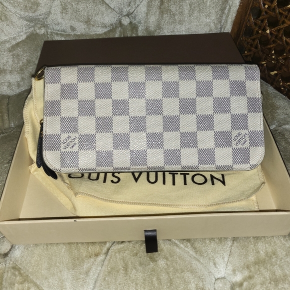 (SOLD)Authentic Louis Vuitton Azur Insolite wallet - Picture 2 of 16